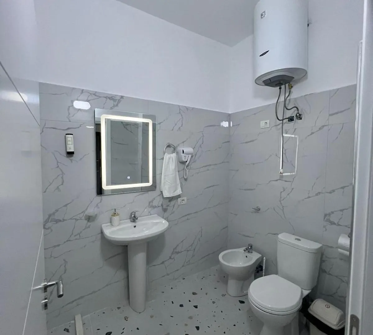 Prime Luxury Apartments Lushnje 0*,